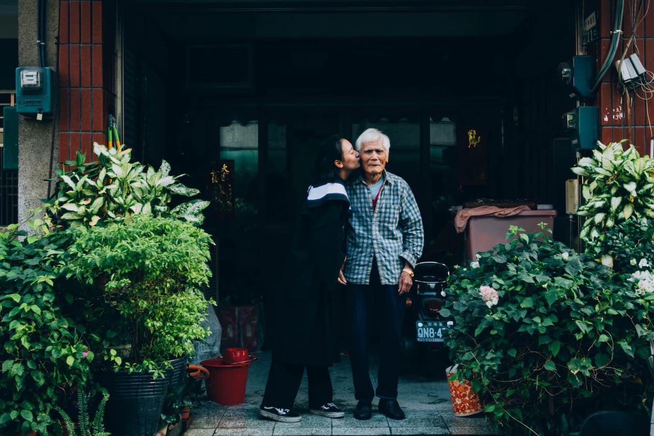 How to Navigate Responsibilities When You're Not Your Parents’ Only Caregiver