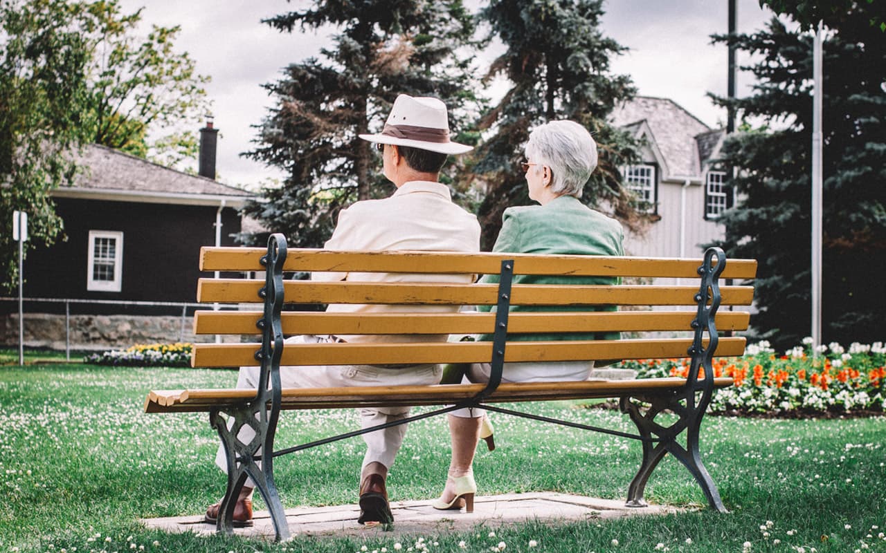 Top 8 Pads for Bladder Leaks for Men & Women