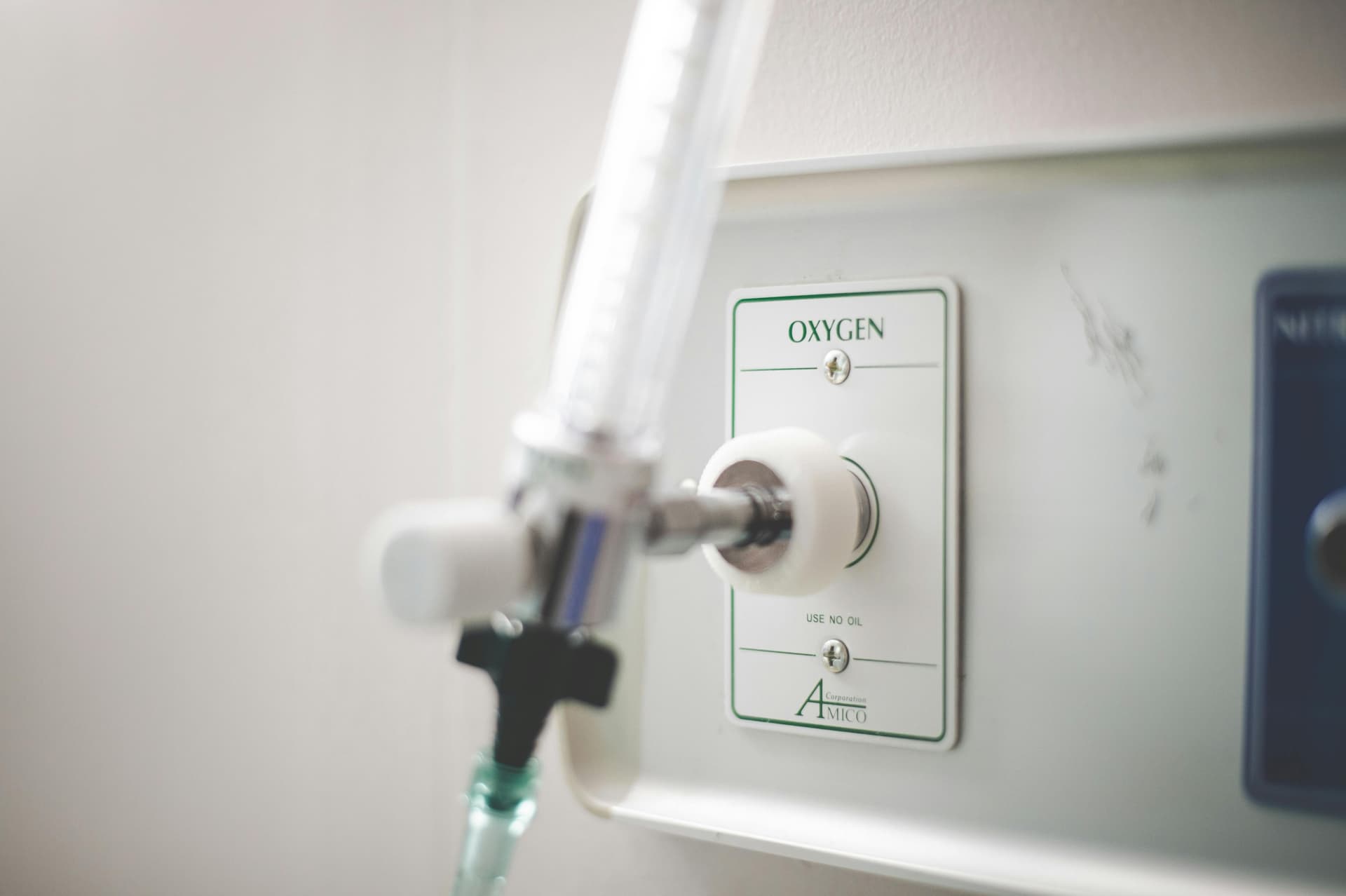 How to Refill an Oxygen Tank | Carewell